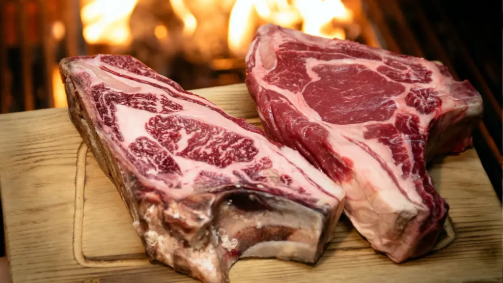 Entrecot con hueso de vaca europea madurada 60 días en el frigorífico de secado de Carnal Steakhouse, best steak restaurant en Barcelona, Eixample