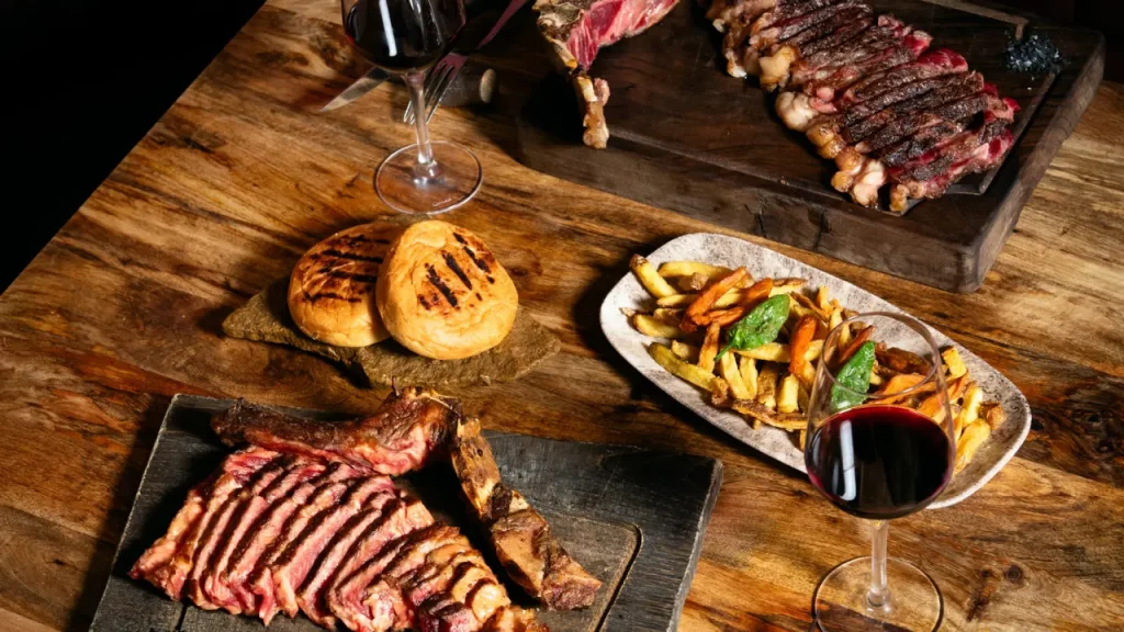 Comidas de empresa y cenas de grupo con carne premium en Carnal Steakhouse, restaurantes para grupos en el Eixample de Barcelona.